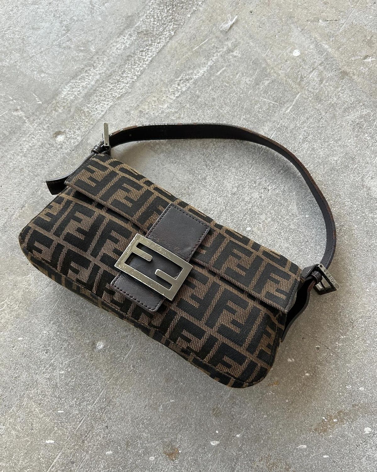 FENDI BAGUETTE TASSEN